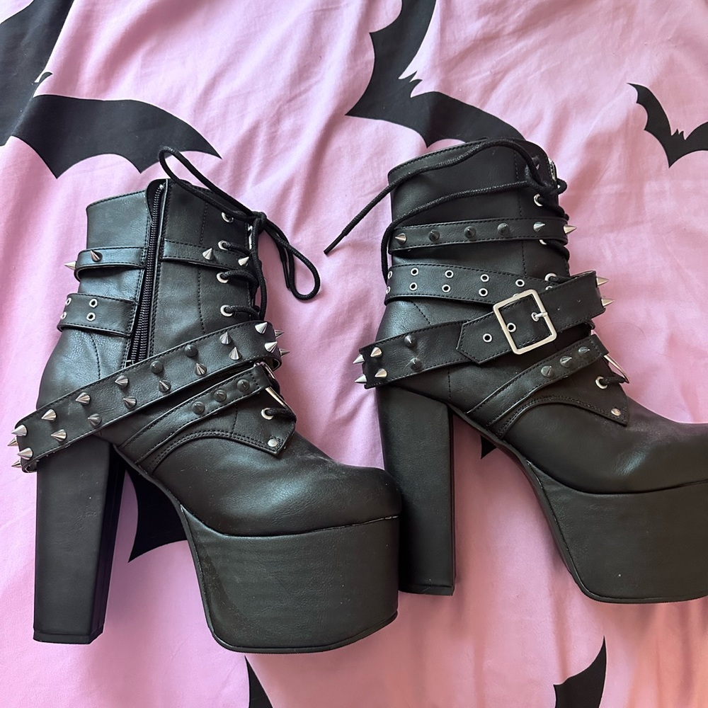 Demonia torment 700 size 9